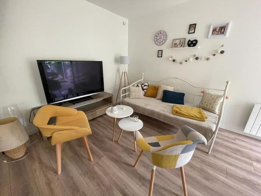 Gite De Charme - 3 Chambres, 5 Lits - De 4 A 7 Personnes 阿瓦同 外观 照片
